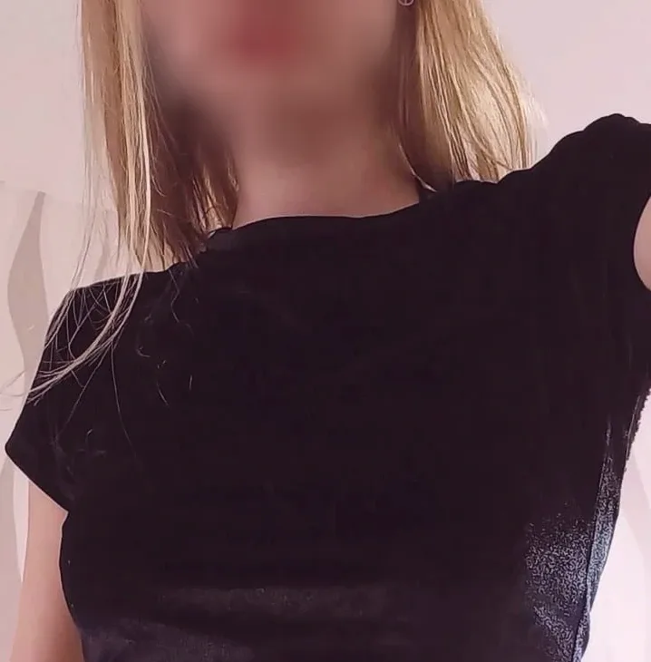 Nadja, 25