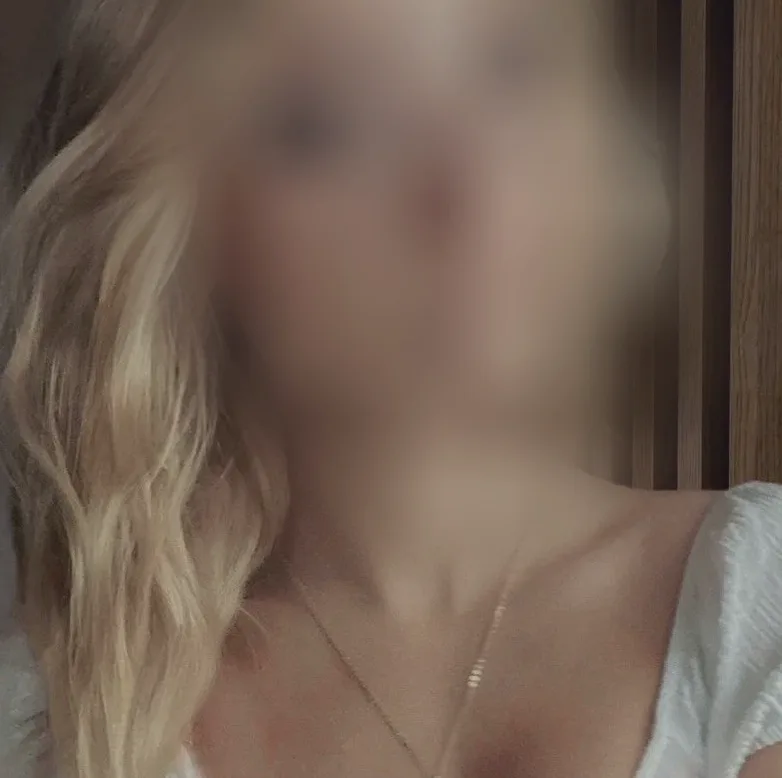 Yasmin, 19